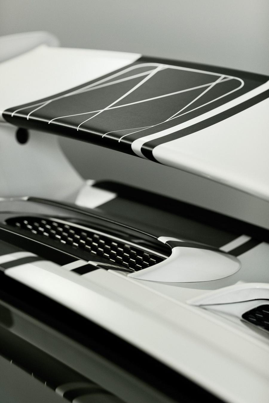  Porsche 911 GT3 Snowmobile by Magnat 2011 года  (фото 9 из 14)